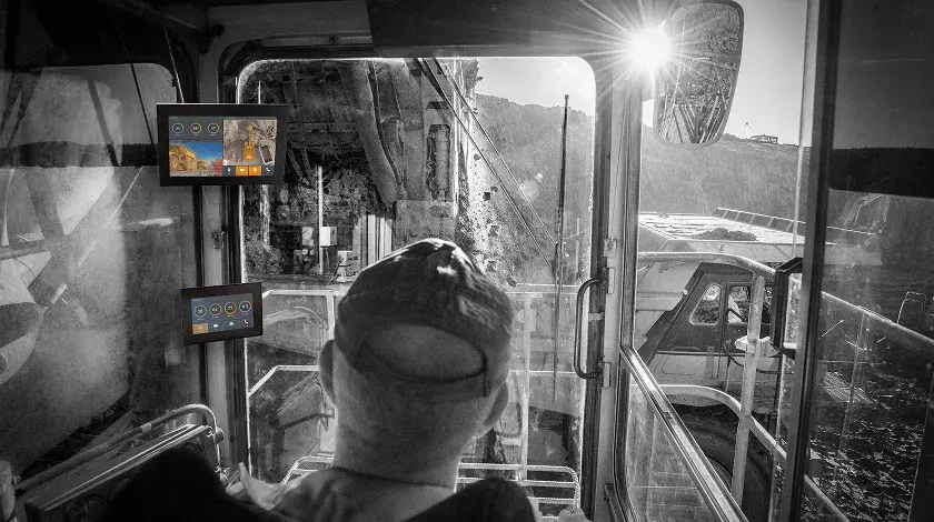 CrossControl-Construction-Cabin-Display